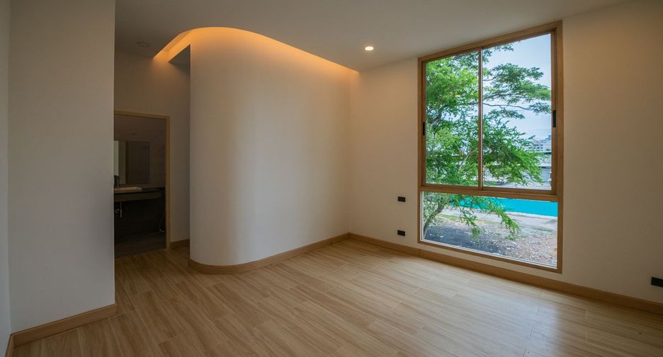 For sale 5 bedrooms house in Bang Lamung, Chonburi
