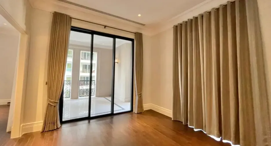 For sale 3 bedrooms condo in Pathum Wan, Bangkok