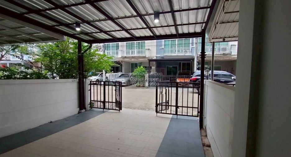 For sale 3 bedrooms townhouse in Prawet, Bangkok