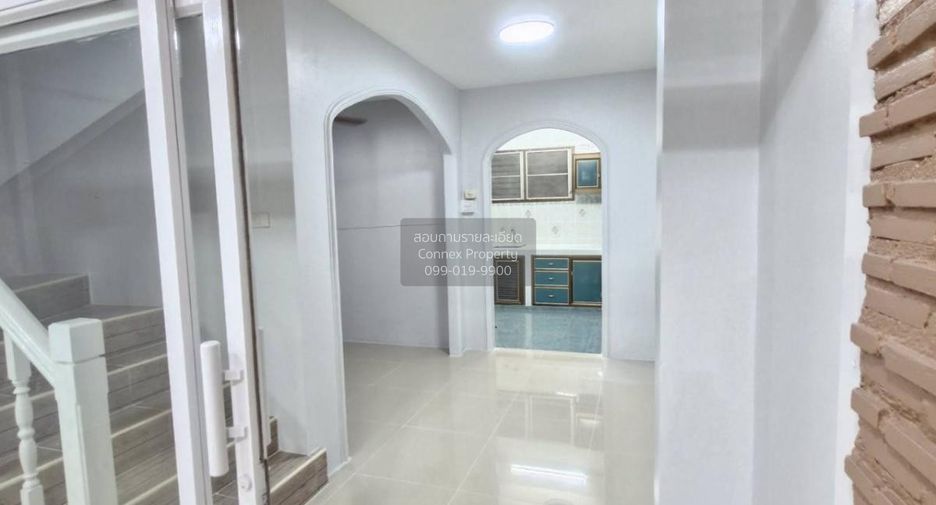 À vendre 4 chambres maison de ville à Bang Bon, Bangkok