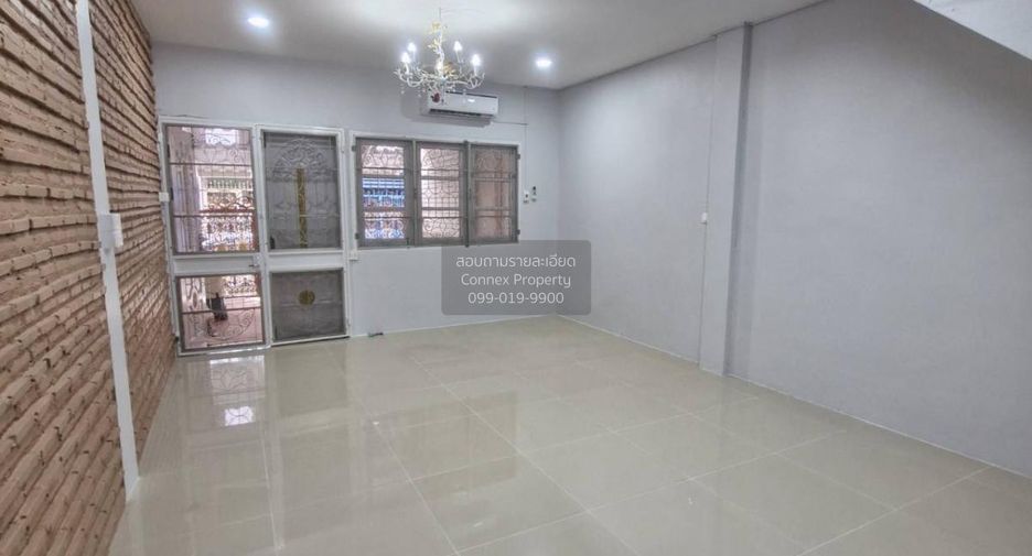 À vendre 4 chambres maison de ville à Bang Bon, Bangkok