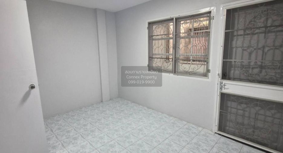 À vendre 4 chambres maison de ville à Bang Bon, Bangkok