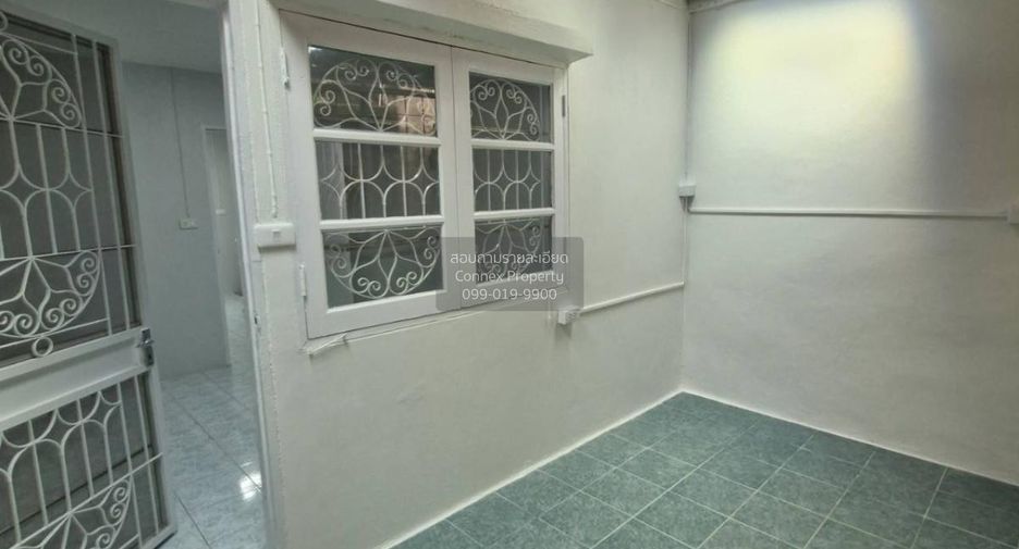 À vendre 4 chambres maison de ville à Bang Bon, Bangkok