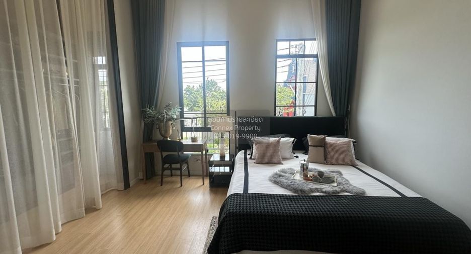 For sale 4 bedrooms townhouse in Mueang Samut Sakhon, Samut Sakhon