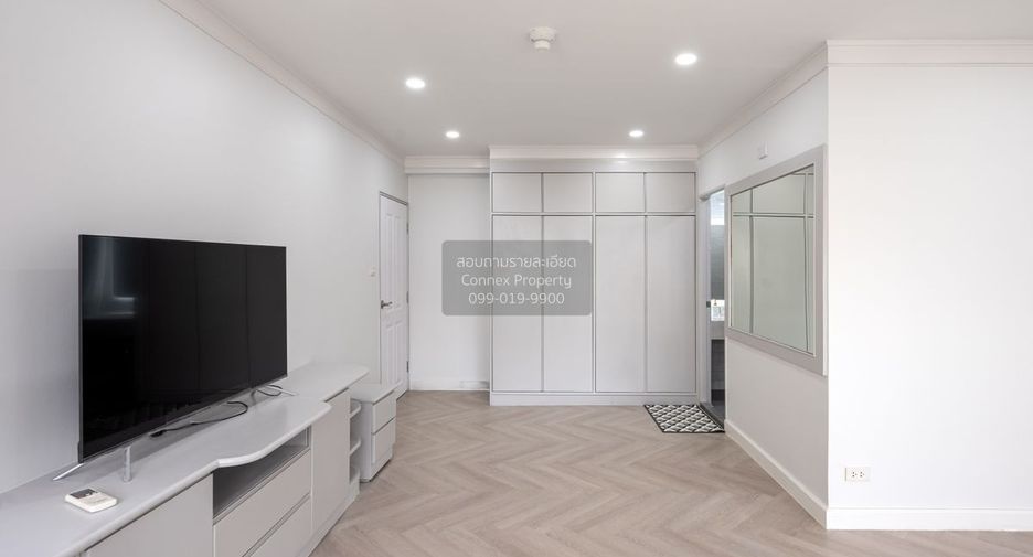 For sale 2 bedrooms condo in Khlong Toei, Bangkok