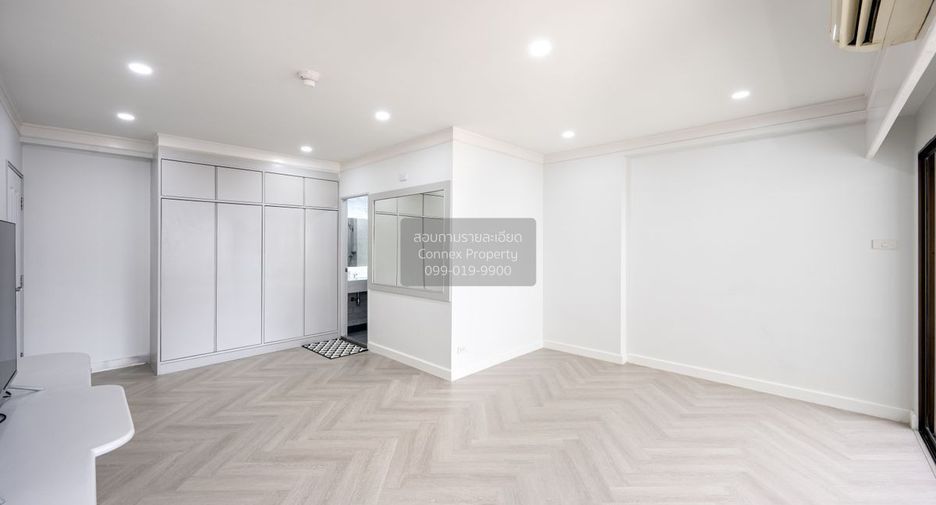 For sale 2 bedrooms condo in Khlong Toei, Bangkok