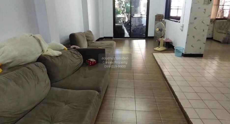 Casa adosada en venta de 2 habitaciones en Min Buri, Bangkok
