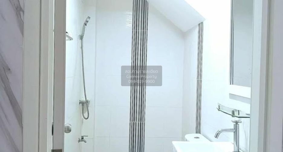 Casa adosada en venta de 4 habitaciones en Min Buri, Bangkok
