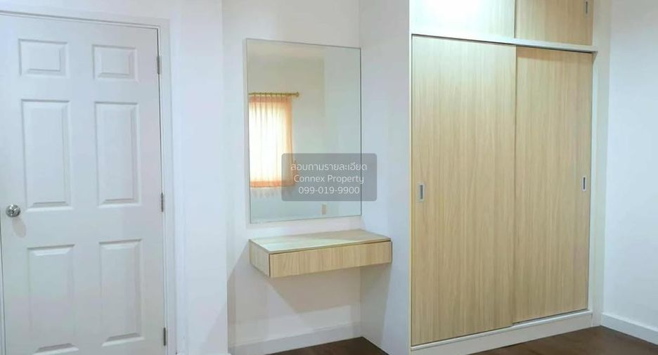 Casa adosada en venta de 4 habitaciones en Min Buri, Bangkok