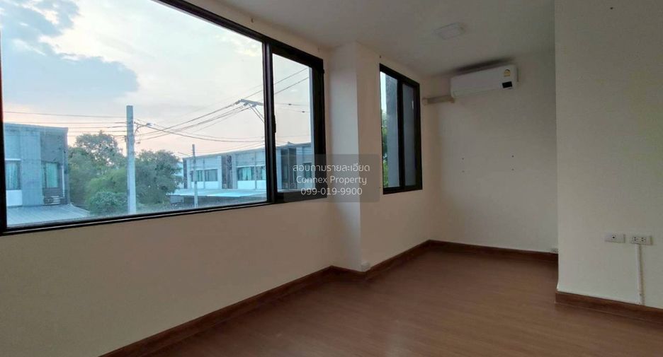 For sale 3 ベッドルーム townhouse in Bang Khen, Bangkok