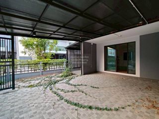 For sale 3 bedrooms townhouse in Bang Khen, Bangkok
