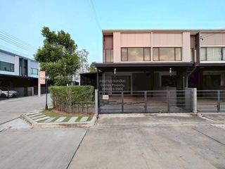 For sale 3 bedrooms townhouse in Bang Khen, Bangkok