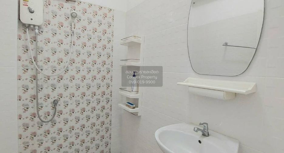 For sale 5 bedrooms retail Space in Taling Chan, Bangkok