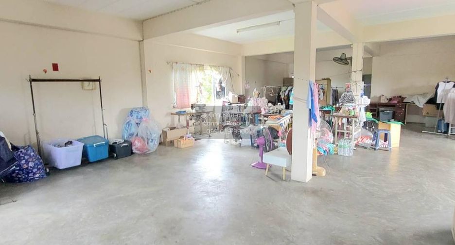 For sale 5 bedrooms retail Space in Taling Chan, Bangkok