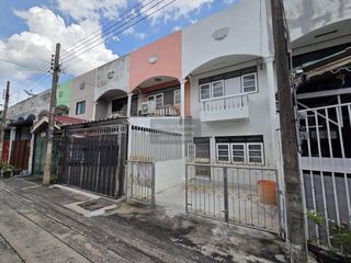 出售 2 卧室 联排别墅 在 Khlong Sam Wa, 曼谷