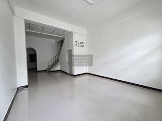 出售 2 卧室 联排别墅 在 Khlong Sam Wa, 曼谷