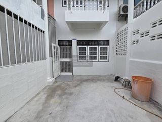 出售 2 卧室 联排别墅 在 Khlong Sam Wa, 曼谷