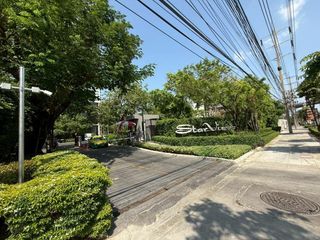 For sale 2 bedrooms condo in Yan Nawa, Bangkok