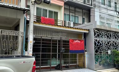 出售 4 卧室 联排别墅 在 Nong Khaem, 曼谷