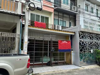 For sale 4 bedrooms townhouse in Nong Khaem, Bangkok