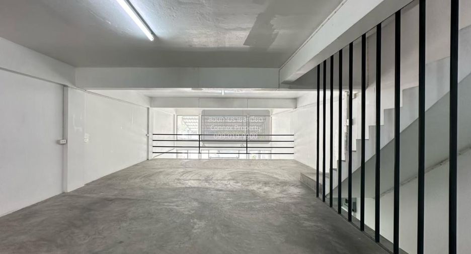 For rent 4 ベッドルーム townhouse in Yan Nawa, Bangkok