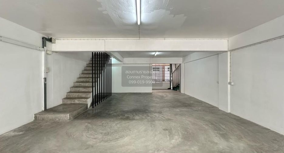 For rent 4 ベッドルーム townhouse in Yan Nawa, Bangkok
