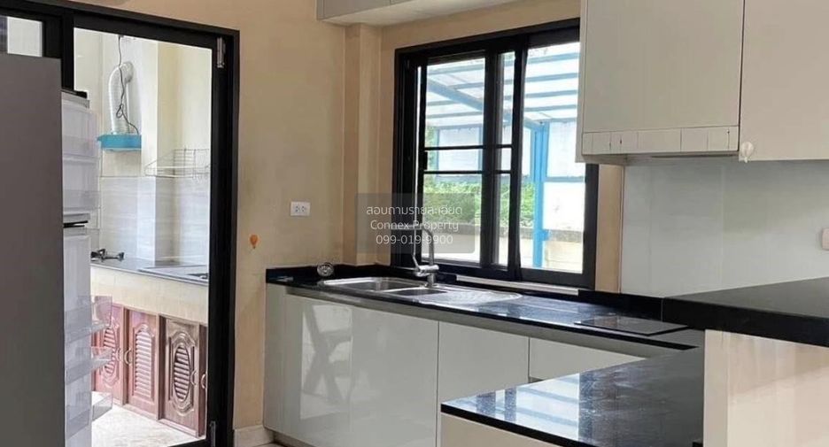 For rent 5 bedrooms house in Mueang Nonthaburi, Nonthaburi