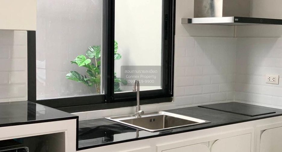 For rent 3 bedrooms townhouse in Bang Phli, Samut Prakan