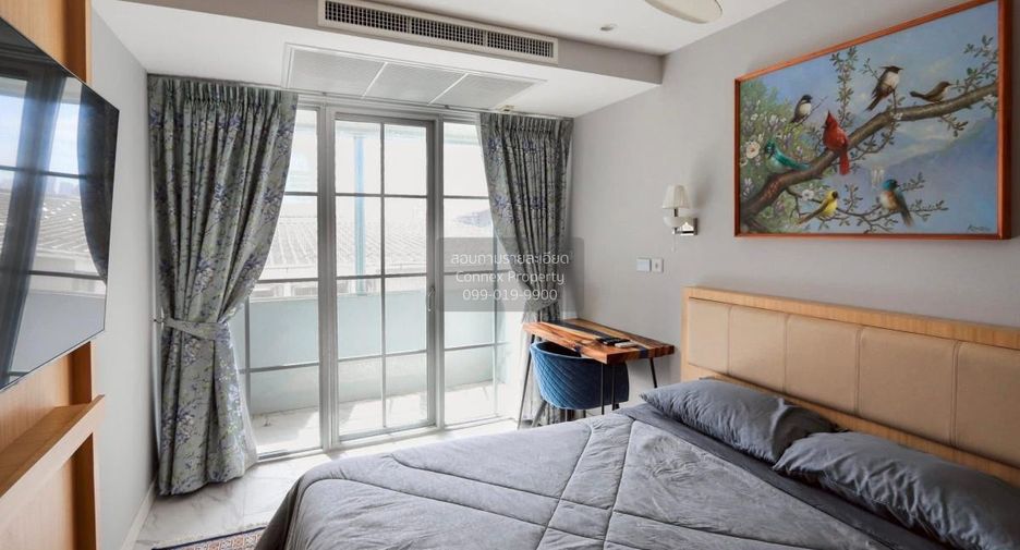 For rent 2 bedrooms condo in Pathum Wan, Bangkok