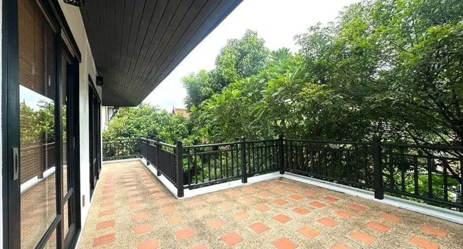 For rent and for sale 4 bedrooms house in Jomtien, Pattaya