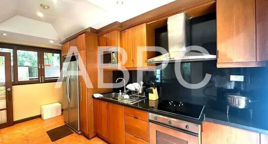 For rent and for sale 4 bedrooms house in Jomtien, Pattaya