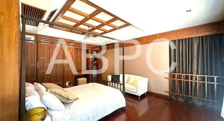 For rent and for sale 4 bedrooms house in Jomtien, Pattaya