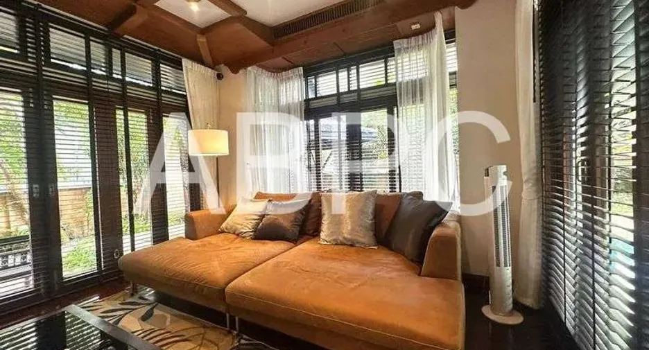 For rent and for sale 4 bedrooms house in Jomtien, Pattaya