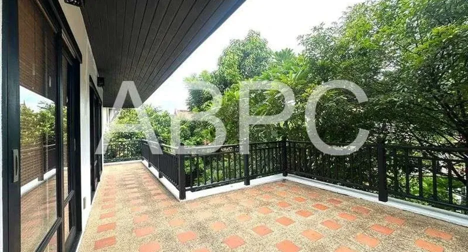 For rent and for sale 4 bedrooms house in Jomtien, Pattaya