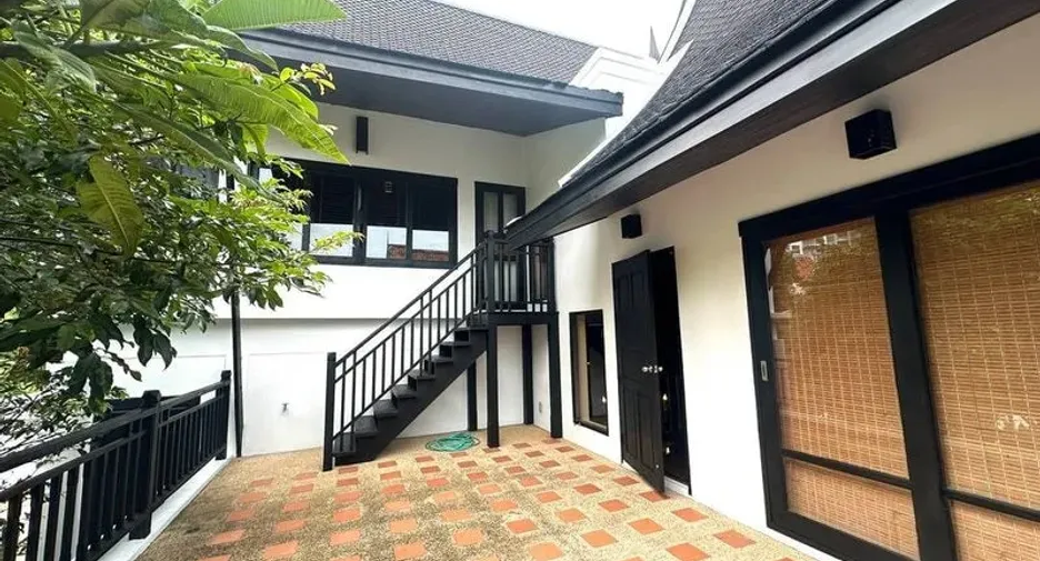 For rent and for sale 4 bedrooms house in Jomtien, Pattaya