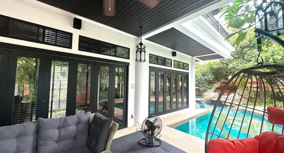 For rent and for sale 4 bedrooms house in Jomtien, Pattaya