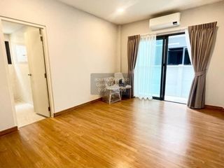 出租 4 卧室 独立屋 在 Bang Phli, Samut Prakan