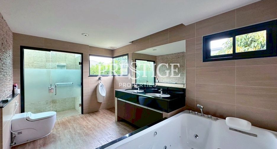 For rent 3 bedrooms house in Huay Yai, Pattaya