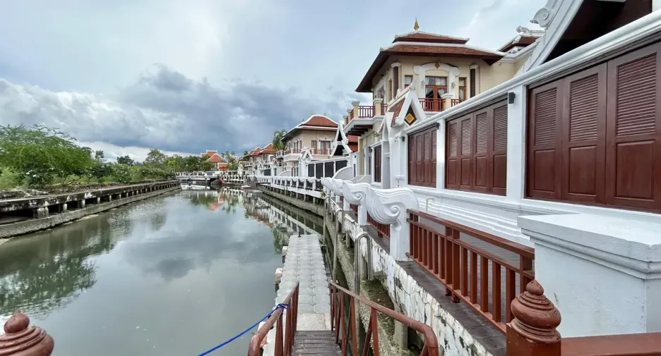 For sale 4 bedrooms house in Na Jomtien, Pattaya