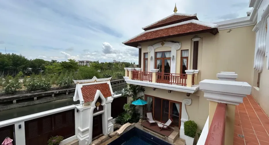 For sale 4 bedrooms house in Na Jomtien, Pattaya