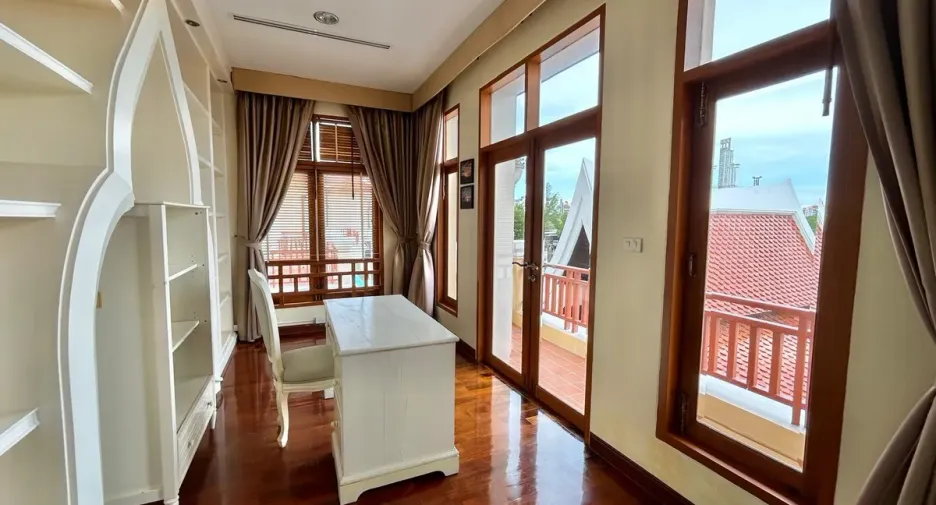 For sale 4 bedrooms house in Na Jomtien, Pattaya