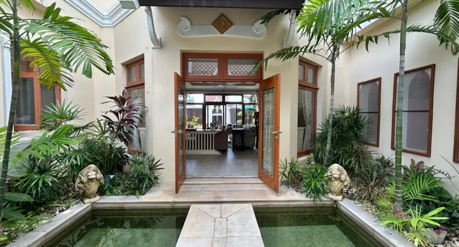 For sale 4 bedrooms house in Na Jomtien, Pattaya