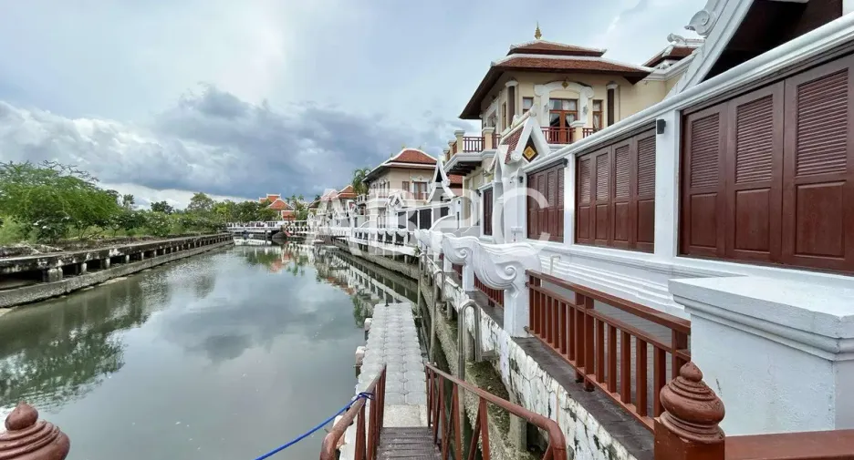 For sale 4 bedrooms house in Na Jomtien, Pattaya