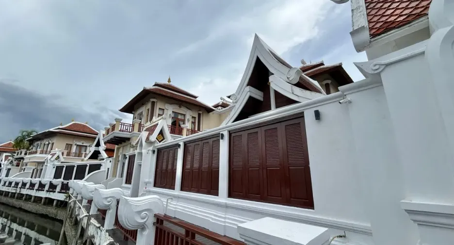 For sale 4 bedrooms house in Na Jomtien, Pattaya