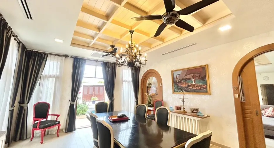 For sale 4 bedrooms house in Na Jomtien, Pattaya