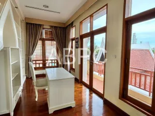 For sale 4 bedrooms house in Na Jomtien, Pattaya