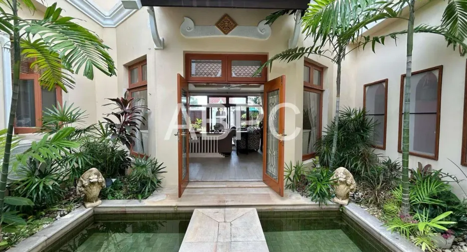 For sale 4 bedrooms house in Na Jomtien, Pattaya