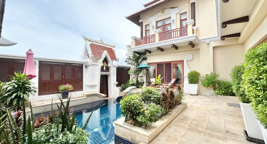 For sale 4 bedrooms house in Na Jomtien, Pattaya