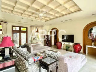For sale 4 bedrooms house in Na Jomtien, Pattaya