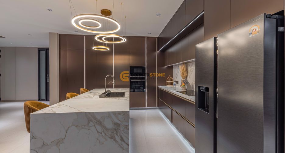 Casa en venta de 7 habitaciones en Sattahip, Chonburi